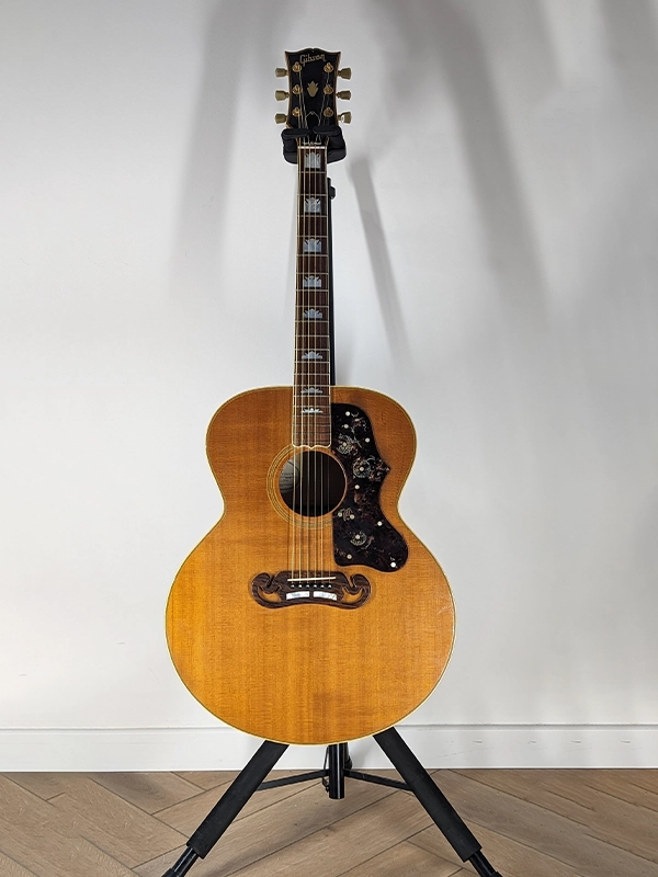 Gibson J-200 Natural 1986 électro-acoustique avec préampli B-Band en location backline en région PACA et Bouches-du-Rhône