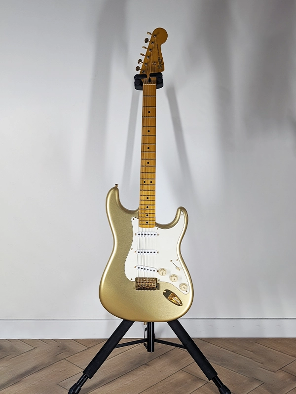 Fender Stratocaster Anniversary Gold 2014 équipée de micros Custom Shop Josefina Campos en location backline en région PACA, Var, Bouches-du-Rhône et Alpes-Maritimes