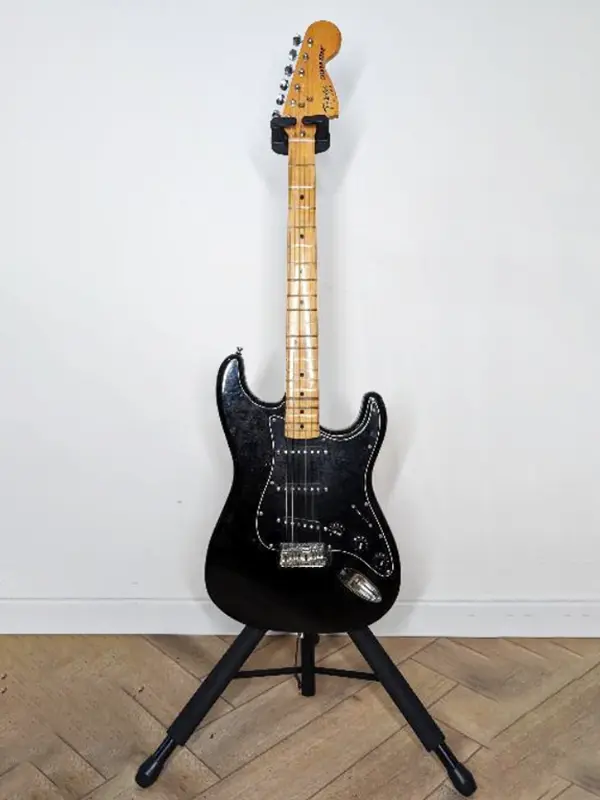 Tokai Strat type CBS MIJ vintage équipée de micros Kent Armstrong en location backline en région PACA, Var et Bouches-du-Rhône