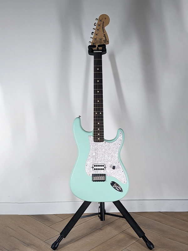 Fender Signature Tom Delonge 2023 Surf Green en location backline en région PACA, Var, Bouches-du-Rhône et Alpes-Maritimes