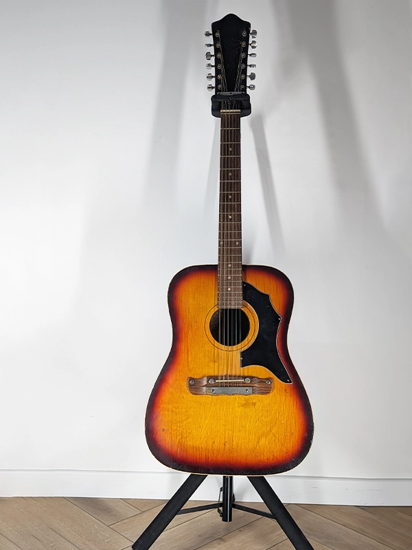 Guitare 12 cordes Klira acoustique vintage en location backline à Montpellier, Nîmes et Aix-en-Provence