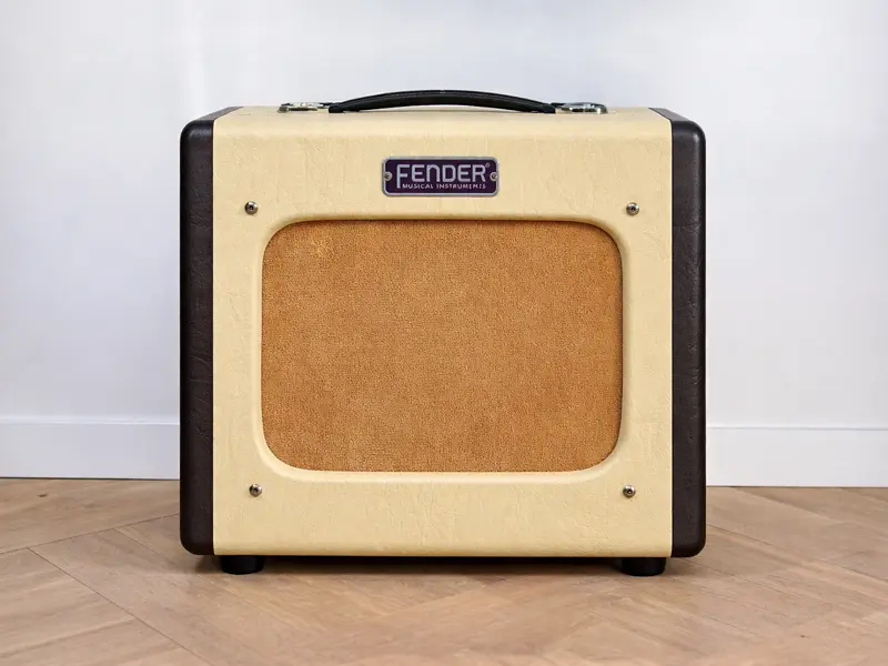 Fender Champion 600 ampli guitare compact 1x8 en location backline à Antibes, Juan-les-Pins et Sanary-sur-Mer