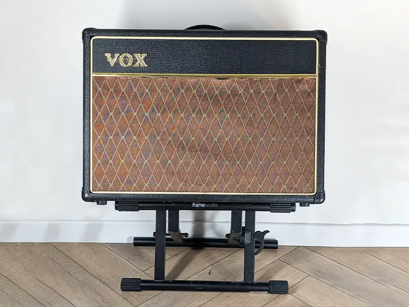 Vox AC15 Blue Alnico amplificateur guitare moderne avec Celestion Blue en location backline à Toulon, Sanary-sur-Mer et Fréjus–Saint-Raphaël