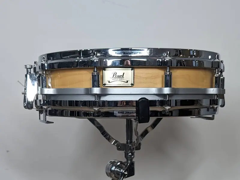 Caisse claire Pearl Free Floating Maple Piccolo 14x3,5 en location backline à Montpellier, Nîmes et Marseille