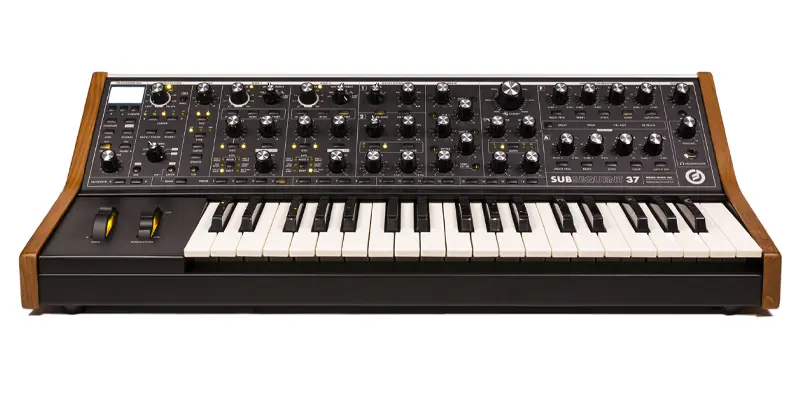 Moog Subsequent 37 synthétiseur analogique en location backline à Marseille, Montpellier et Nîmes