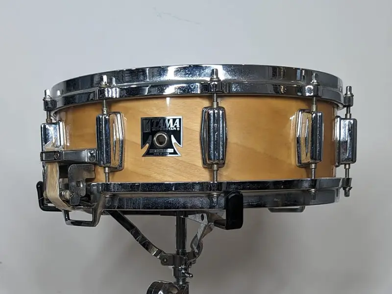 Caisse claire Tama Superstar années 80 bouleau 14x5 en location backline à Toulon, Sanary-sur-Mer et Fréjus–Saint-Raphaël