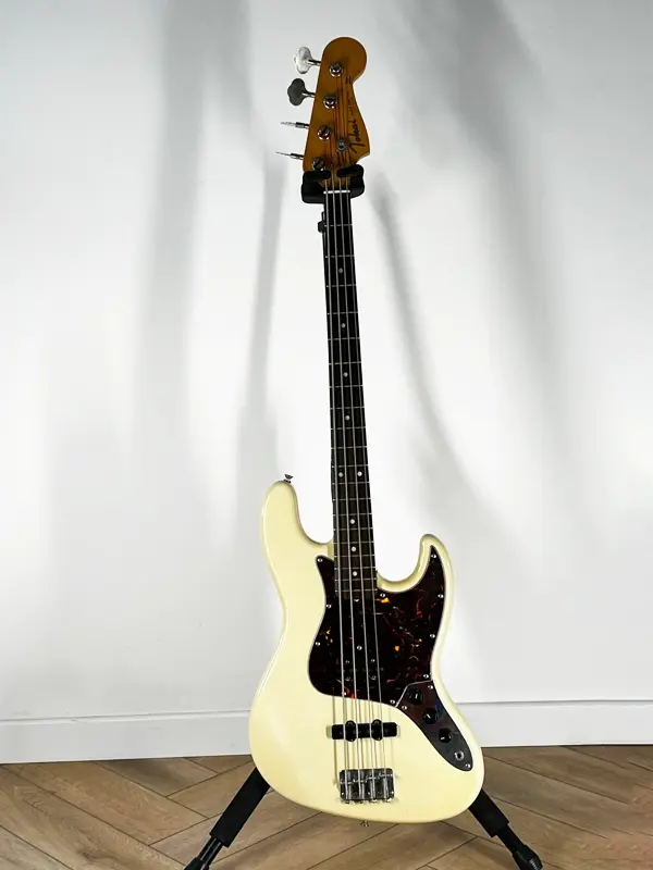 Tokai Jazz Bass MIJ vintage série L 64 en location backline à Nice, Marseille et Montpellier