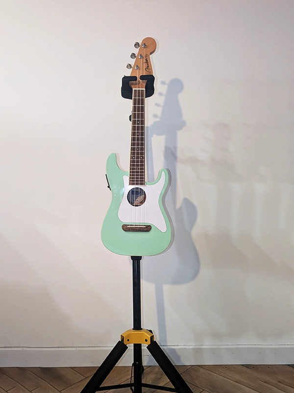 Ukulélé électro-acoustique Fender en location backline à Nice, Cannes et Monaco en région PACA