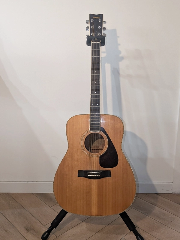 Yamaha FG 340 acoustique vintage Made in Taiwan en location backline à Marseille, Montpellier et Grenoble