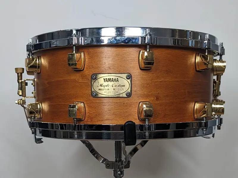 Caisse claire Yamaha Maple Custom Absolute 14x6,5 érable Made in Japan en location backline à Antibes, Nice et Monaco