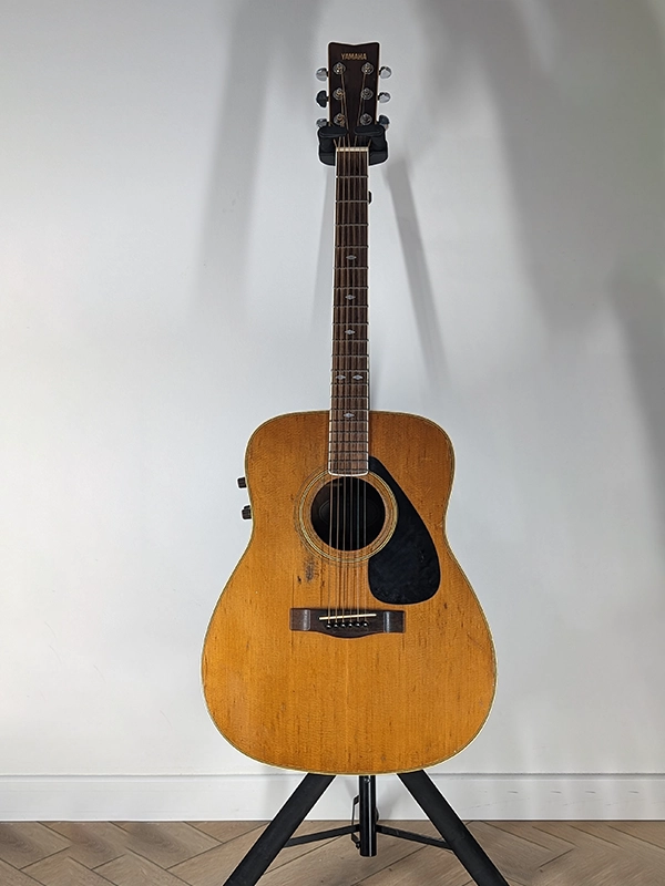 Yamaha FG 345 SII acoustique années 80 type Martin D35 en location backline à Hyères, Salon-de-Provence et Cannes